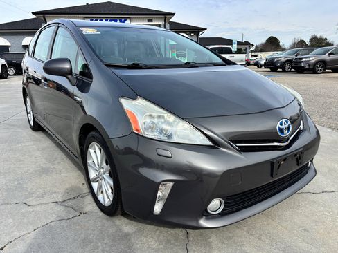 Used 2012 Toyota Prius V Five image 2