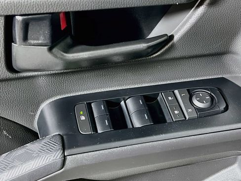 Certified 2025 Toyota Tacoma SR5 AWD/4WD image 16