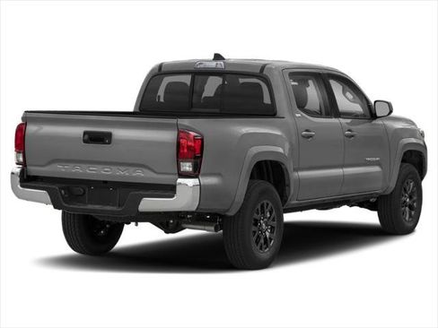 Certified 2021 Toyota Tacoma SR5 AWD/4WD image 3