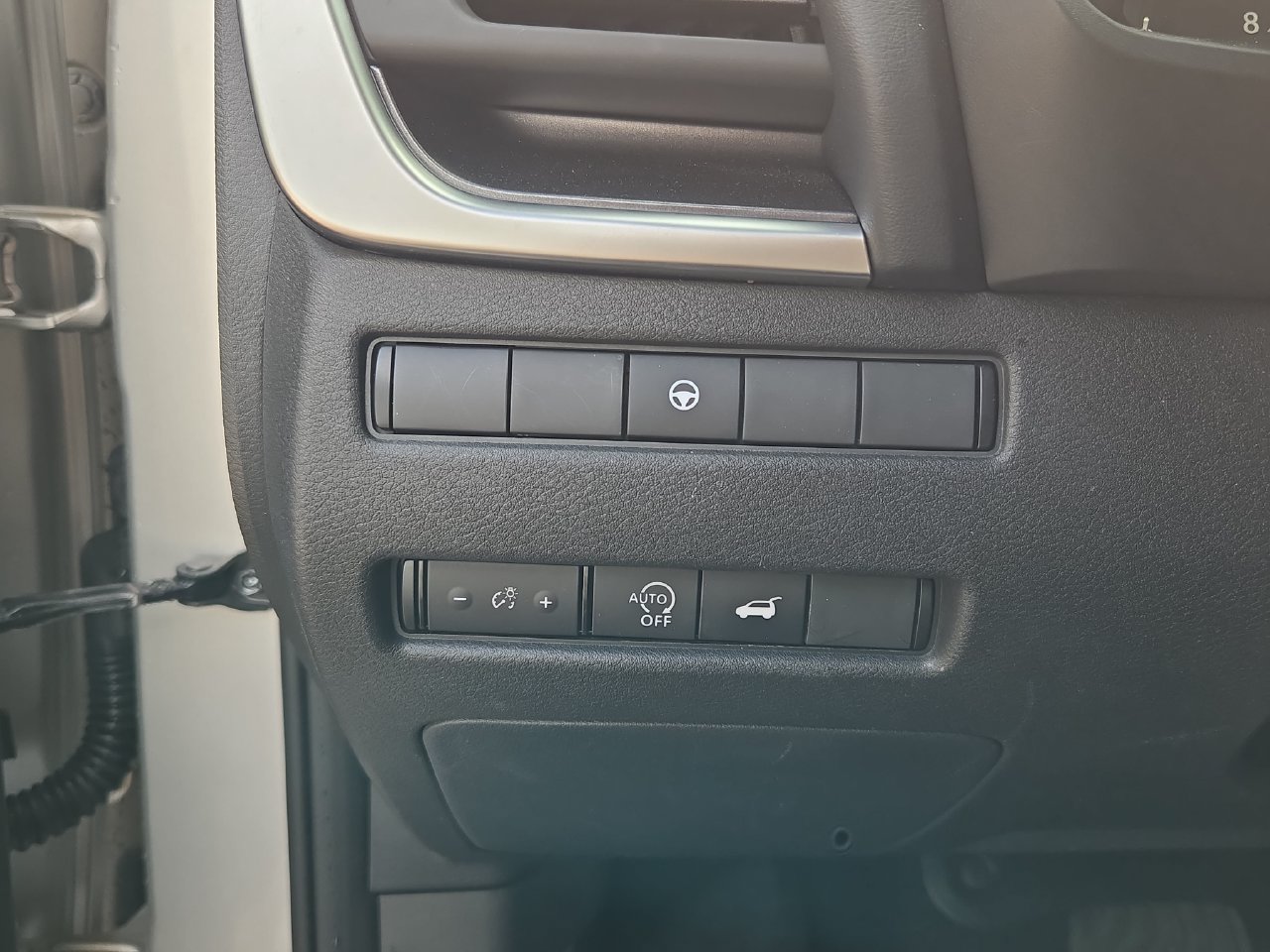 Used 2025 Nissan Rogue SV AWD/4WD image 17