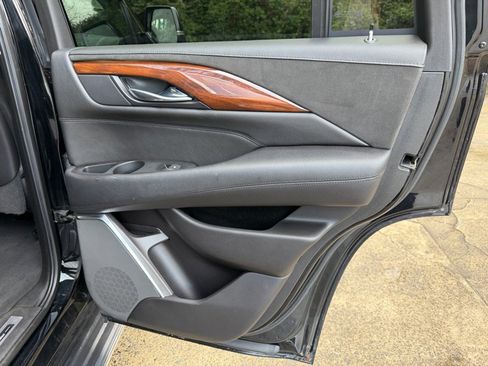 Used 2017 Cadillac Escalade Premium Luxury image 25