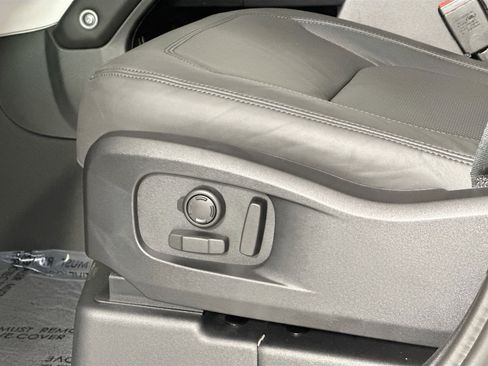 Used 2025 Land Rover Defender 110 S image 18