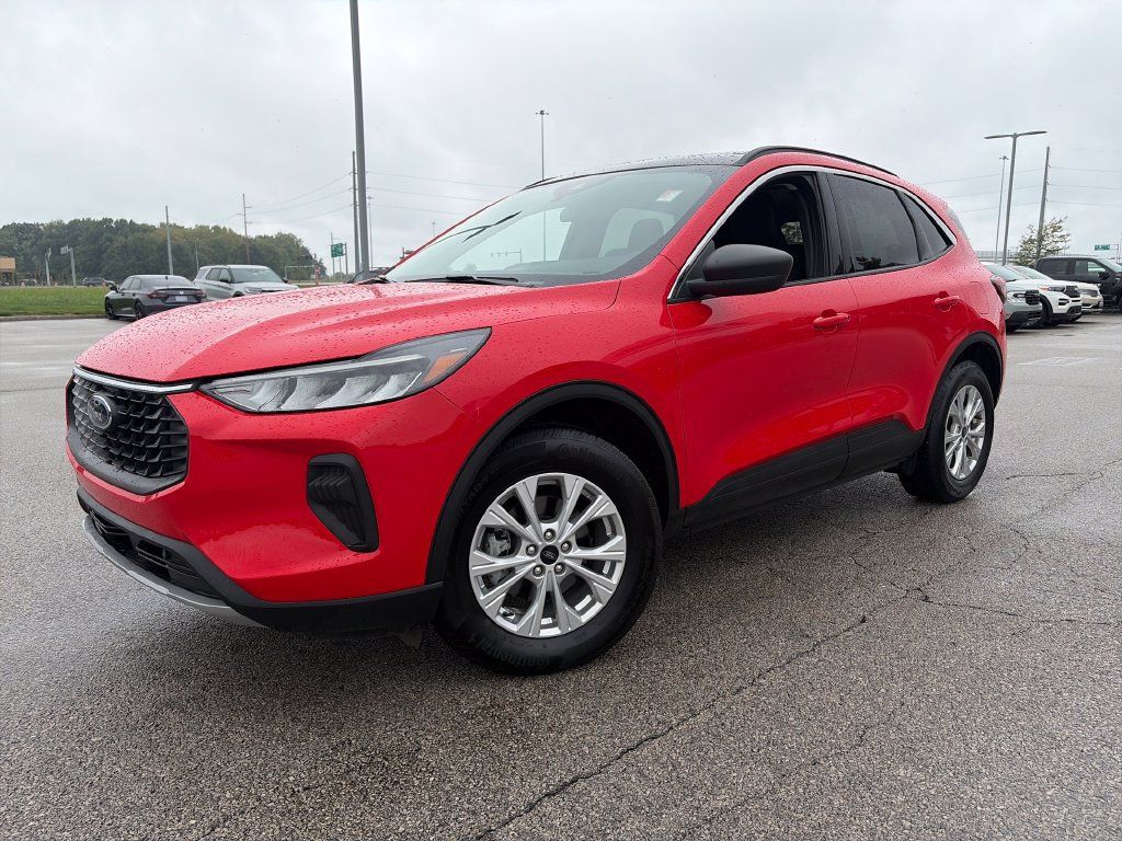 Used 2024 Ford Escape Active w/ Tech Pack #1 AWD/4WD image 3