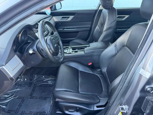 Used 2016 Jaguar XF Premium RWD image 9