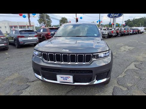 Used 2024 Jeep Grand Cherokee L Laredo AWD/4WD image 3