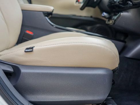 Used 2016 Toyota Prius Three image 32