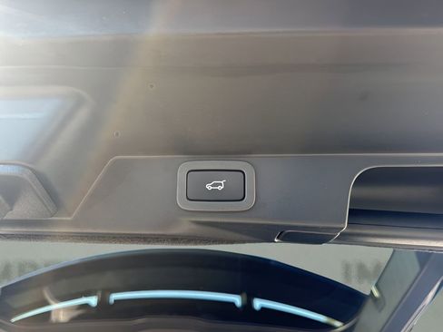 Used 2018 Land Rover Range Rover Sport HSE Dynamic image 32