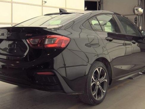 Used 2019 Chevrolet Cruze LT w/ RS Package image 3