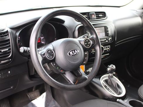 Used 2017 Kia Soul + image 14
