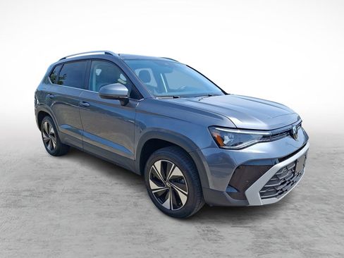 Used 2025 Volkswagen Taos SE AWD/4WD image 7