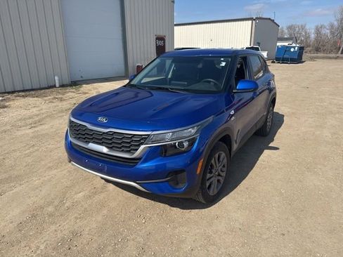 Used 2021 Kia Seltos LX image 3
