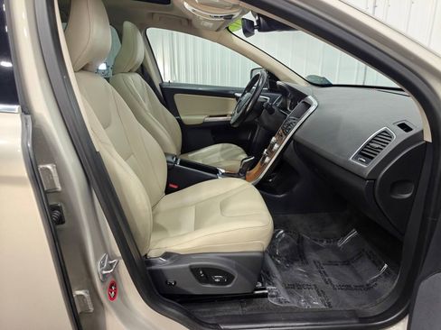 Used 2017 Volvo XC60 T5 Inscription w/ Preferred Option Package image 32