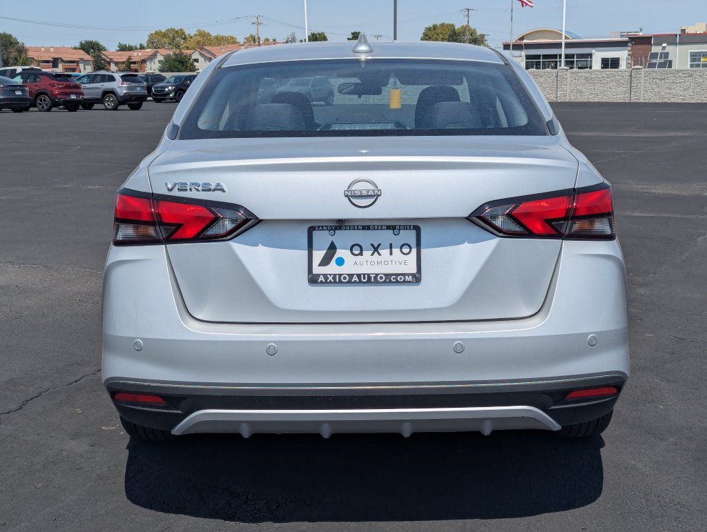 Used 2025 Nissan Versa SV FWD image 5
