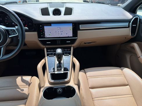 Certified 2022 Porsche Cayenne Platinum Edition AWD/4WD image 17