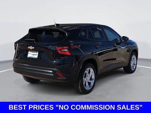 New 2026 Chevrolet Trax LS w/ LS Convenience Package FWD image 3