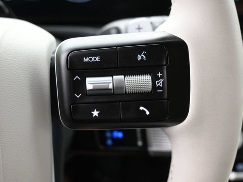 Used 2025 Hyundai Santa Fe SEL FWD image 19