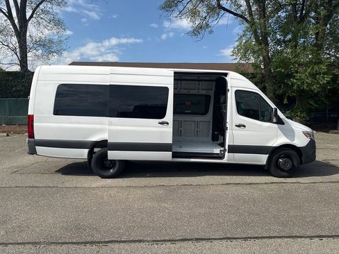 Used 2024 Mercedes-Benz Sprinter 3500 w/ Parking Package image 22
