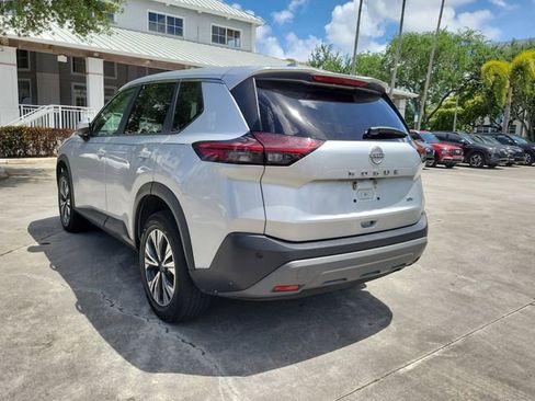 Used 2023 Nissan Rogue SV image 3