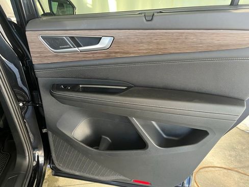 Certified 2025 Volkswagen Atlas SEL Premium R-Line image 25