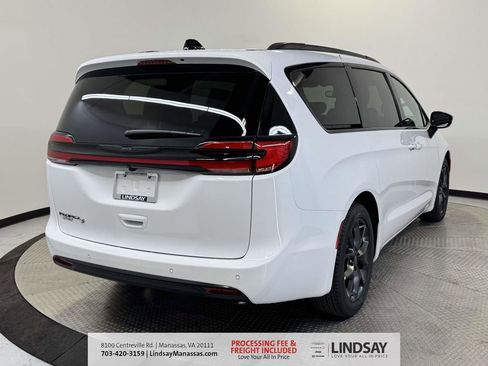 New 2026 Chrysler Pacifica Select image 8