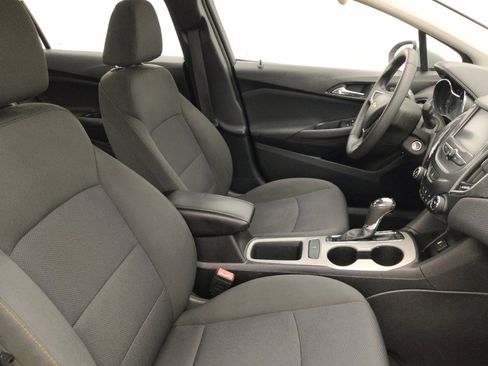 Used 2017 Chevrolet Cruze LS FWD image 21