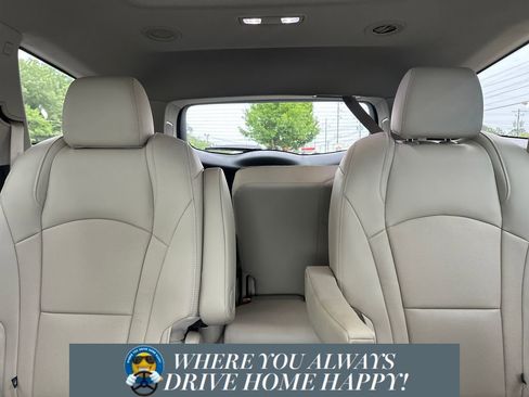 Used 2020 Buick Enclave Premium w/ Sun and Sites Package FWD image 21