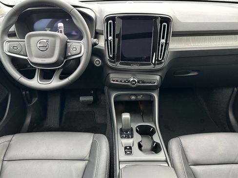 Certified 2025 Volvo XC40 B5 Core w/ Protection Package Premier image 3