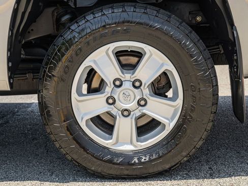 Used 2019 Toyota Tundra SR5 w/ SR5 Upgrade Package AWD/4WD image 21