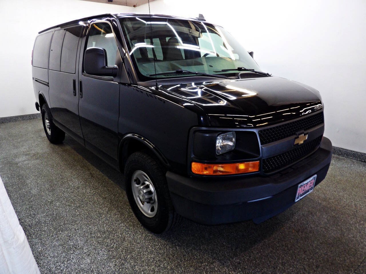 Used 2016 Chevrolet Express 2500 LS RWD image 3