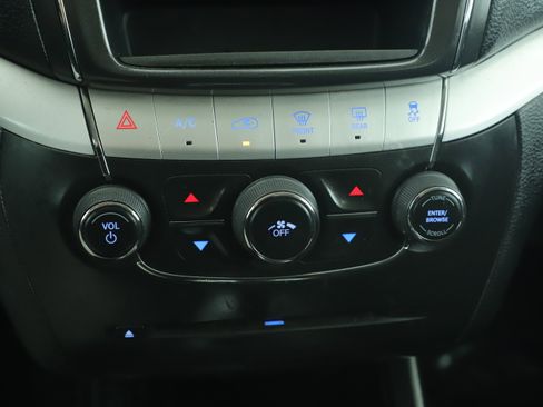 Used 2020 Dodge Journey SE image 5