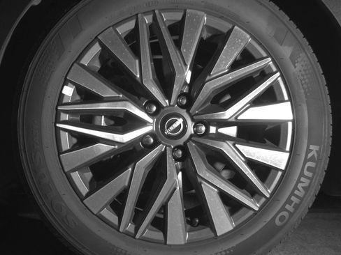 Used 2025 Nissan Altima 2.5 SV FWD image 12