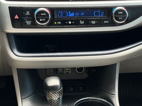Used 2019 Toyota Highlander Limited Platinum AWD/4WD image 33