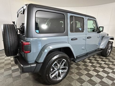 Used 2024 Jeep Wrangler Unlimited w/ Convenience Group AWD/4WD image 2