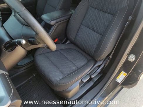 Used 2022 GMC Acadia SLE w/ LPO, Floor Liner Package FWD image 16