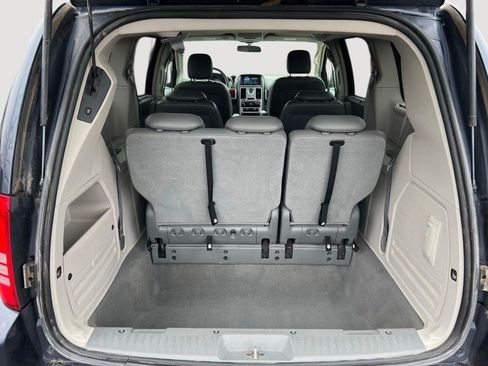 Used 2008 Chrysler Town & Country Touring image 23