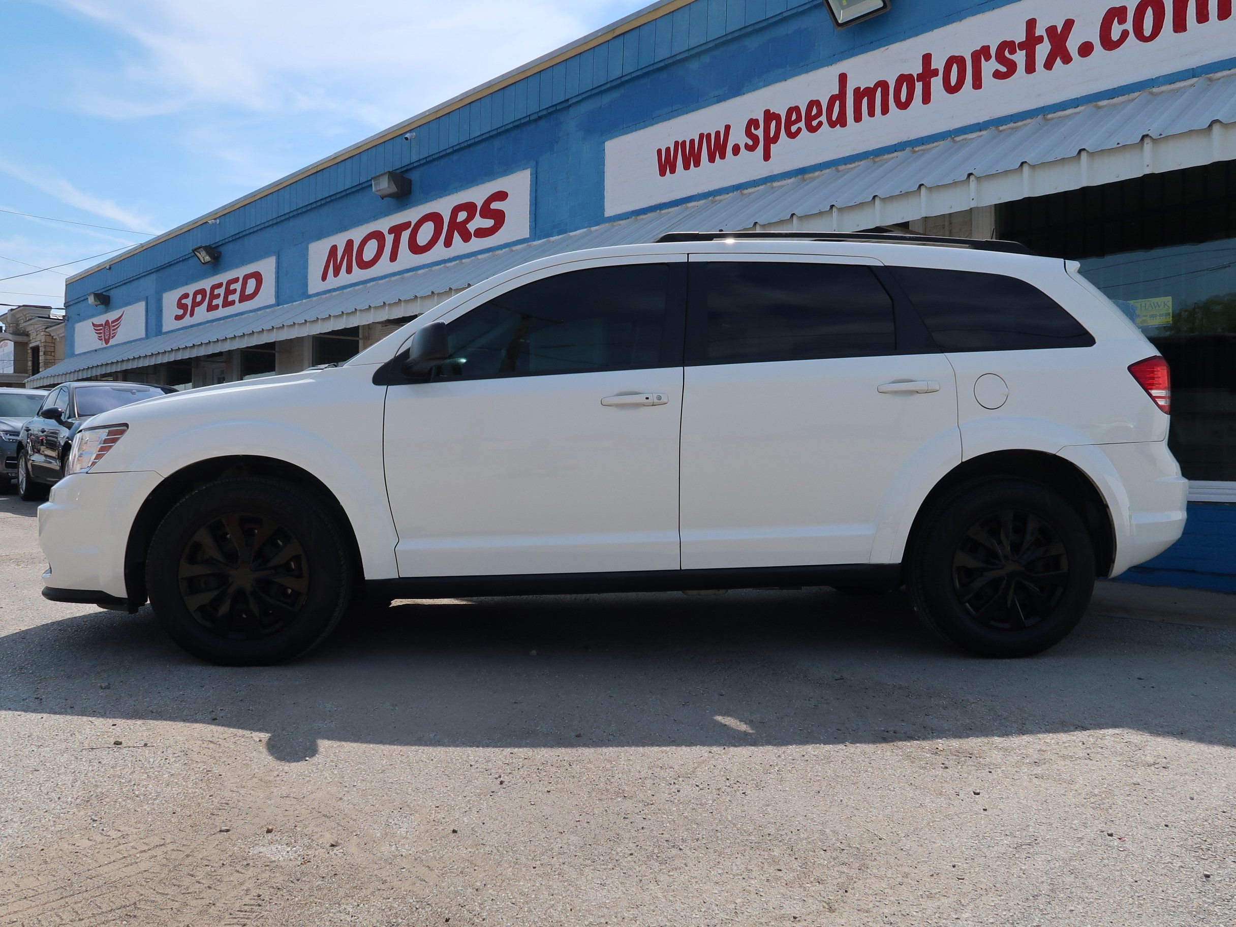 Used 2019 Dodge Journey SE FWD image 3