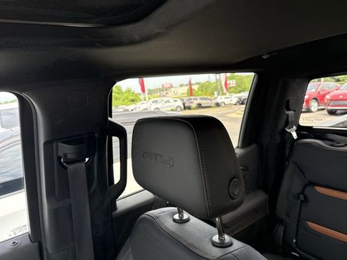 Certified 2025 GMC Sierra 1500 AT4 w/ AT4 Preferred Package AWD/4WD image 10