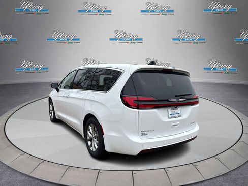 New 2026 Chrysler Pacifica Limited image 5