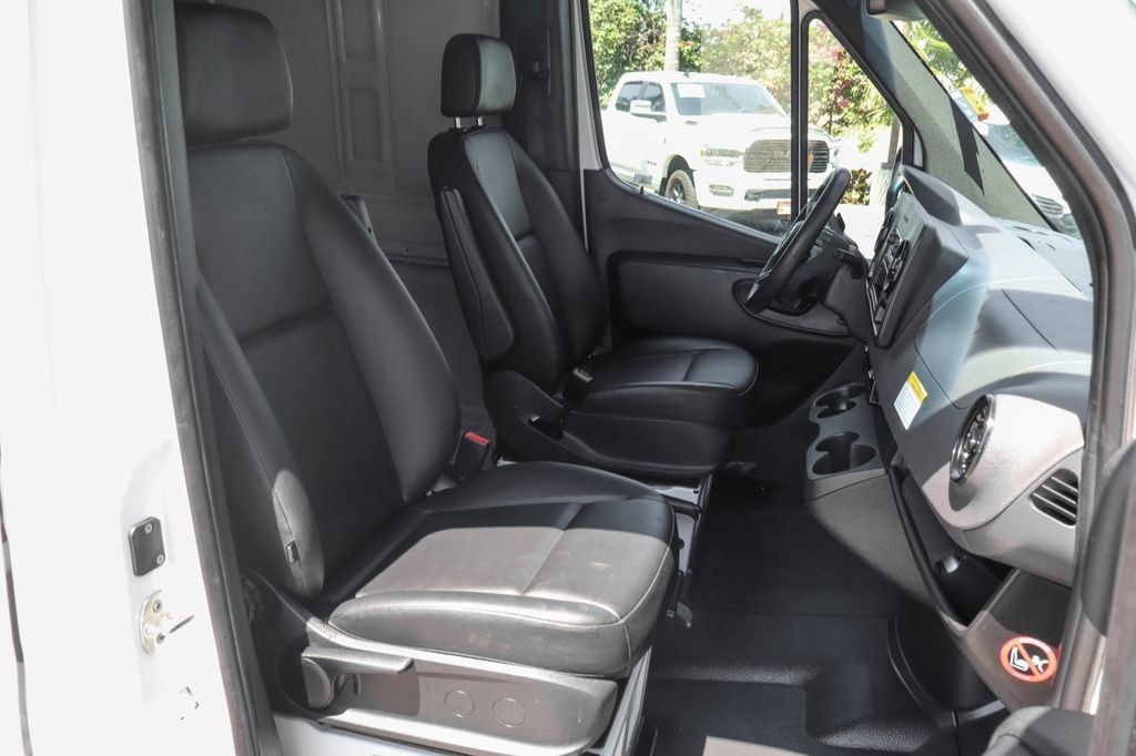 Used 2025 Mercedes-Benz Sprinter 2500 image 36