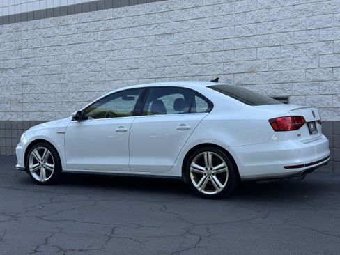 Used 2017 Volkswagen Jetta GLI FWD image 2