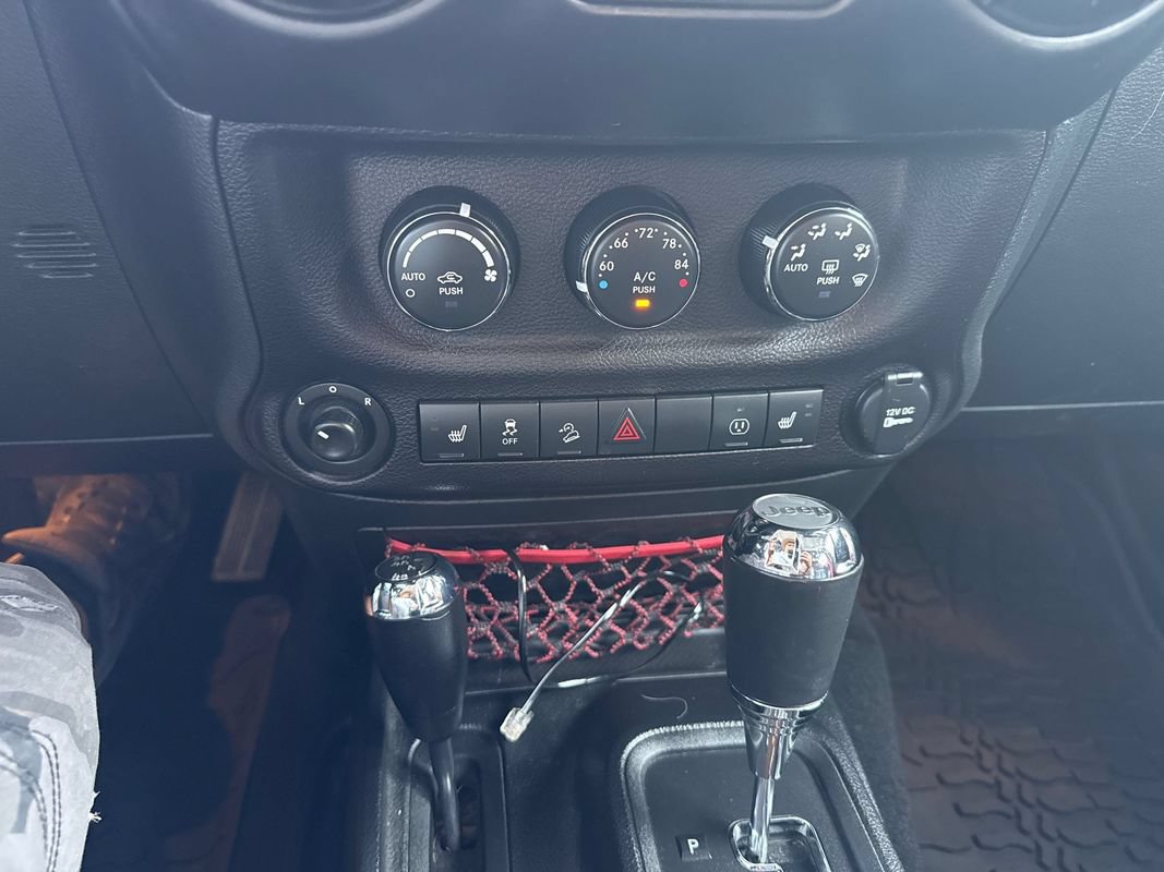 Used 2018 Jeep Wrangler Unlimited Rubicon AWD/4WD image 31
