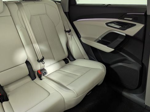 New 2025 Audi Q5 Prestige image 14