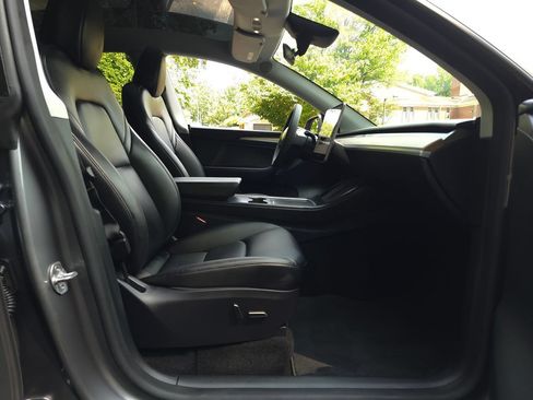 Used 2025 Tesla Model Y Long Range RWD image 22