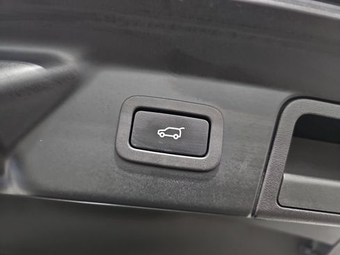 Used 2018 Land Rover Range Rover Velar S AWD/4WD image 16