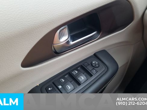 Used 2023 Chrysler Voyager LX FWD image 15