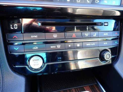 Used 2019 Jaguar F-PACE Prestige image 21