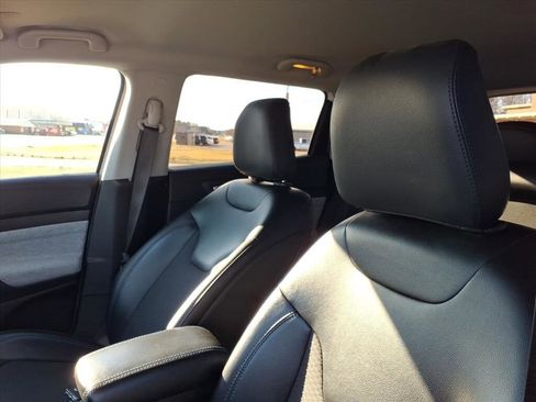 Used 2022 Jeep Compass Latitude image 33