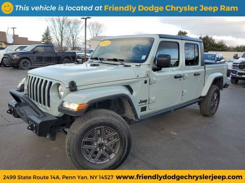 Used 2023 Jeep Gladiator Sport image 1