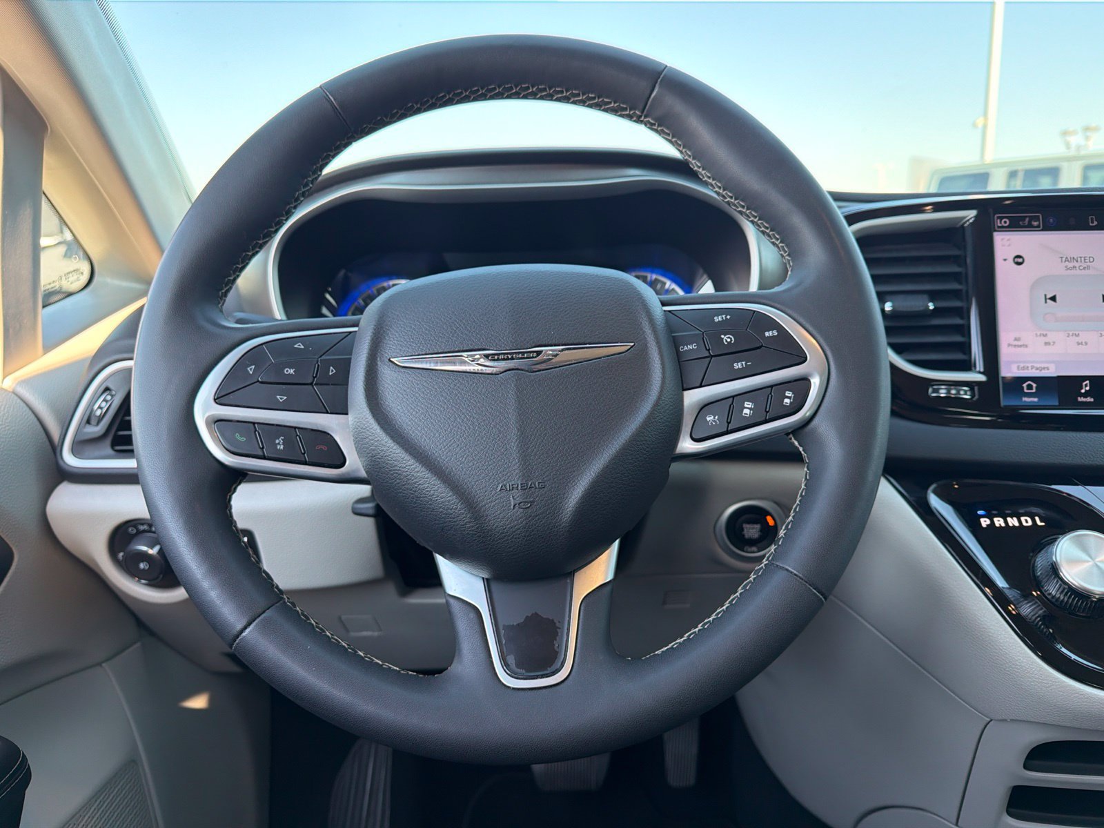 Used 2024 Chrysler Pacifica Touring-L FWD image 20