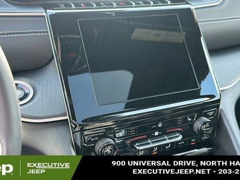 New 2025 Jeep Grand Cherokee Laredo w/ Luxury Tech Group I image 17